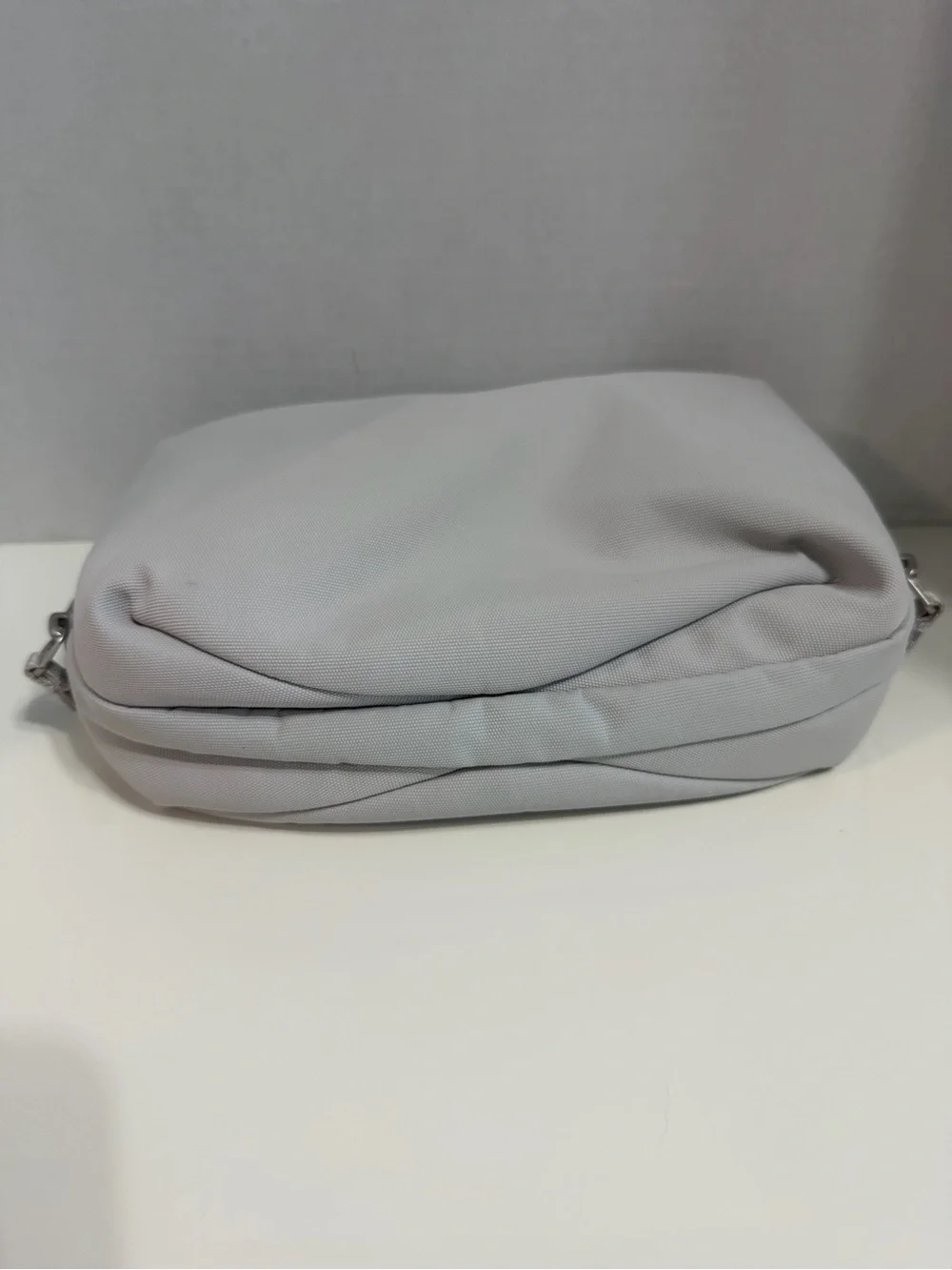 Urth Light Gray Electronics Zip Pouch